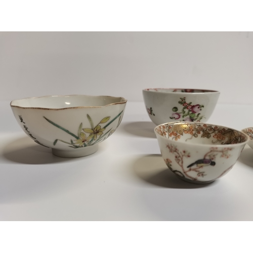 172 - A small Chinese porcelain bowl, Qing dynasty, finely decorated with flowers and leaves to the side, ... 