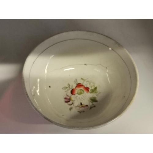 107 - x5 antique porcelain tea bowls, antique bowl with Chinese pattern, plate and x2 saucers