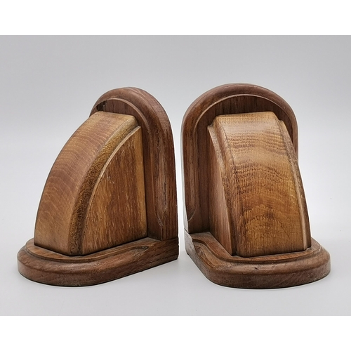 202 - A pair of carved oak bookends, as curved brackets, unsigned. (2) Approx. 14.5cm high  (Mouseman inte... 