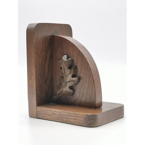 206 - A pair of carved oak bookends, one with an acorn, the other with an oak leaf. (2) 16cm high