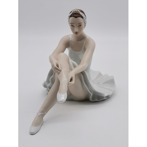 95 - Four Royal Dux Bohemia - Vintage 20th Century porcelain figures of ballerinas wearing traditional tu... 