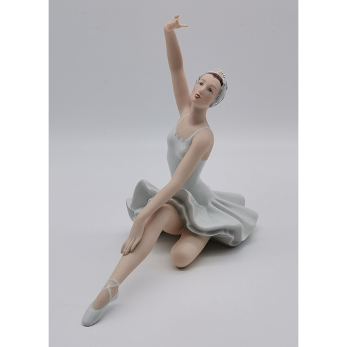 95 - Four Royal Dux Bohemia - Vintage 20th Century porcelain figures of ballerinas wearing traditional tu... 