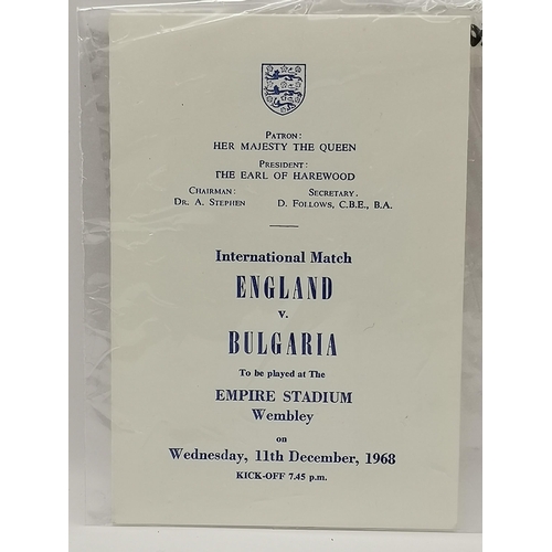 285 - Football interest: An England v Bulgaria 1968 players and trainers call-up information card booklet,... 