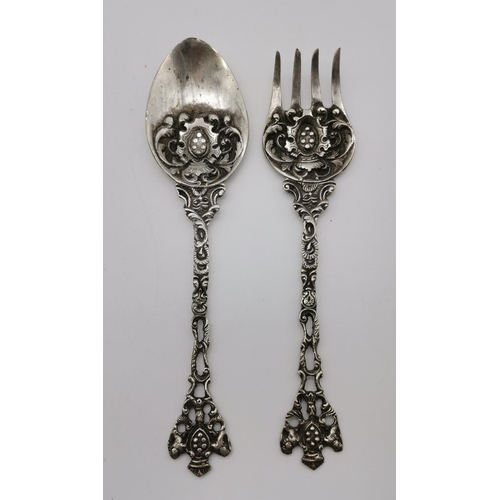 334 - A small group of assorted silver-plated items, comprising a lobed and engraved circular dish, a pair... 