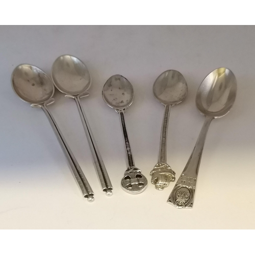 386 - A mixed assortment of silver spoons, Victorian and later, including two Iona Scottish silver coffee ... 