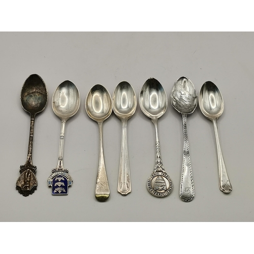 387 - A small group of assorted silver wares, including a George VI silver ashtray by Deakin & Francis Ltd... 