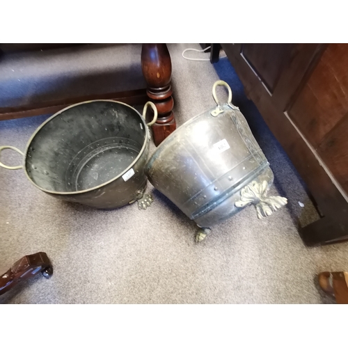 682 - A pair of vintage brass coal buckets / planters with claw feet and handles 39cm diameter