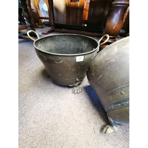 682 - A pair of vintage brass coal buckets / planters with claw feet and handles 39cm diameter