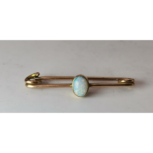 445A - An 18 carat gold citrine ring, the oval stone claw-mounted to trifurcated openwork shoulders in a ra... 