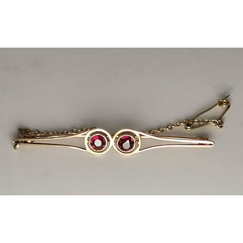 457 - An Art Nouveau style 9 carat gold pendant necklace on chain, the openwork quatrefoil pendant hung wi... 