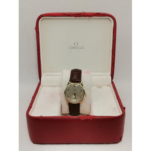 481 - A gent's 9 carat gold manual wind leather strap wristwatch, the ivory circular dial signed Omega, wi... 