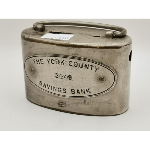 492 - A miscellaneous lot comprising two gent's bracelet wristwatches, Rotary and Lorus; a small group of ... 