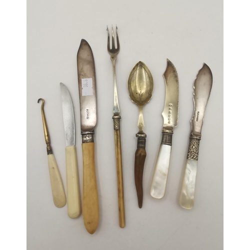 492 - A miscellaneous lot comprising two gent's bracelet wristwatches, Rotary and Lorus; a small group of ... 