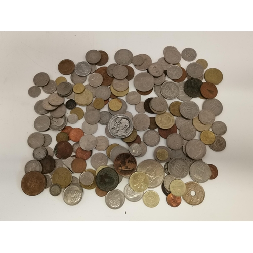 492 - A miscellaneous lot comprising two gent's bracelet wristwatches, Rotary and Lorus; a small group of ... 