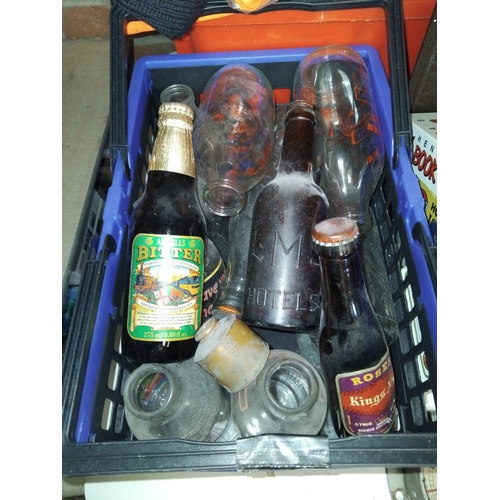 751 - Collection of vintage Railway and Brewery items incl Beer bottles and bar towels, x3 BR Vacuum gauge... 