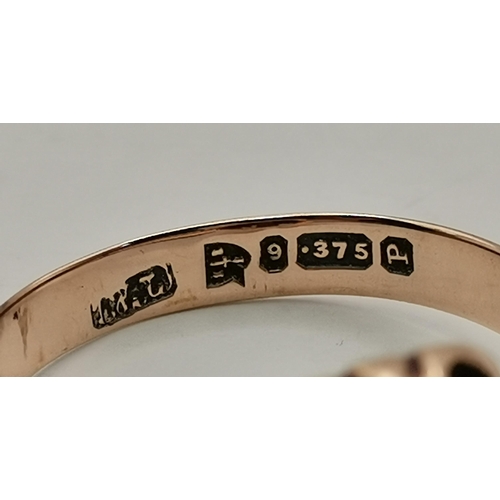 517 - 9ct gold and garnet stone ring size Q