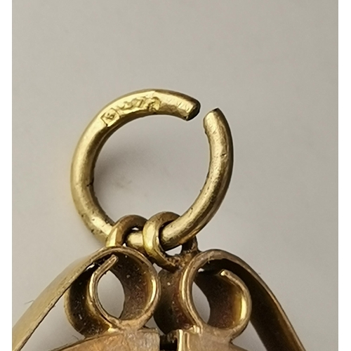 520A - An Edward VII full sovereign, 1905, to a 9 carat gold loose pendant mount, hallmarked 375. 9.5g gros... 