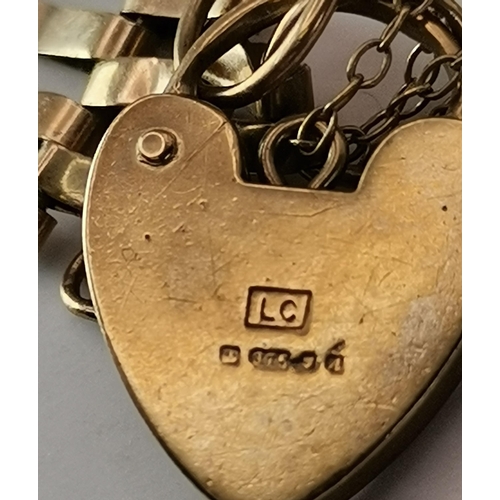 536 - A 9 carat gold gate-link bracelet with heart padlock clasp, hallmarked 375. 17.5cm long, 8.9g