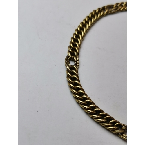 538 - An 18 carat gold fancy curb link bracelet, stamped 750. 20cm long, 4.0g