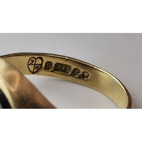 544 - A 9 carat gold signet ring, the oval black onyx matrix carved with a classical portrait, hallmarked ... 
