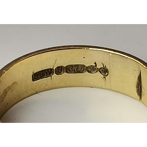 550 - A 9 carat gold broad band ring, hallmarked 9.375. Ring size O, 4.1g
