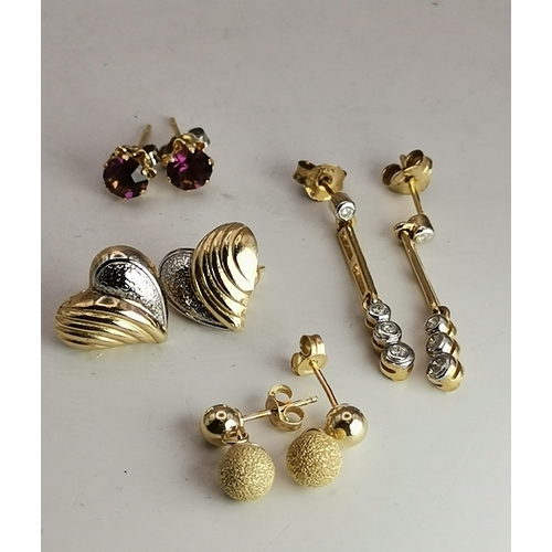 551 - A small quantity of 14 carat gold jewellery, comprising assorted stud earrings (some gem-set) and th... 