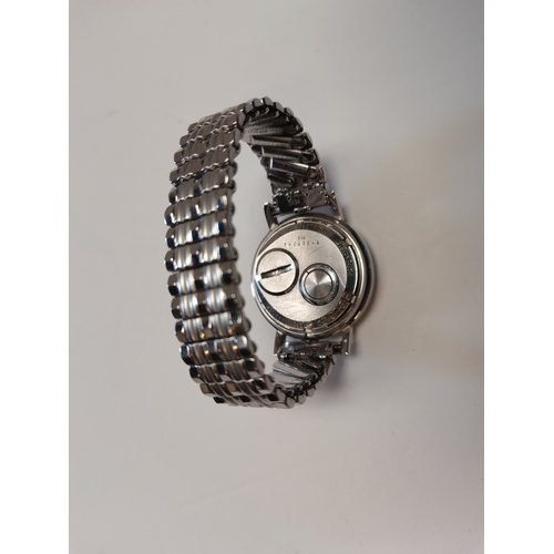 481d - A Bulova Accutron spaceview 214H m5 1971 wrist watch

Movement is working Time keeping has not been ... 
