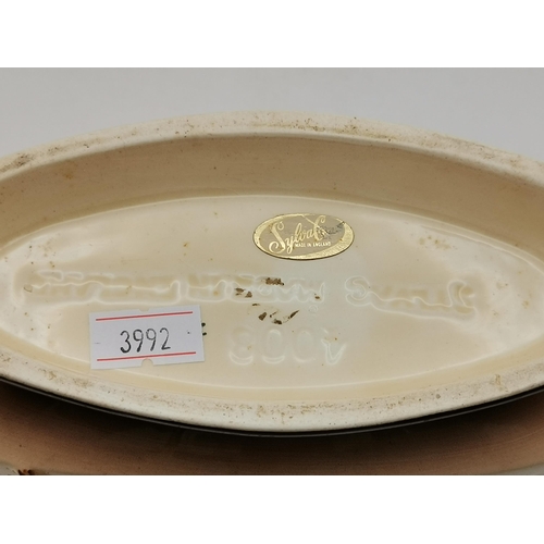 81 - Two pieces of Sylvac pottery, an oval 'brick wall' planter, no. 3653, impressed marks to base; and a... 
