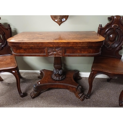 634 - A very good quality William IV burr yew wood games table with lion paw feet and highly decorative ce... 