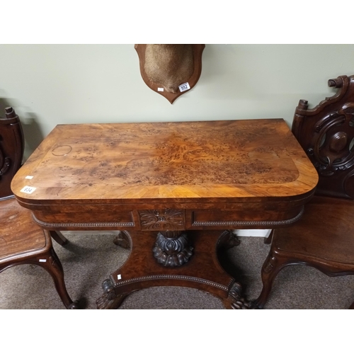 634 - A very good quality William IV burr yew wood games table with lion paw feet and highly decorative ce... 