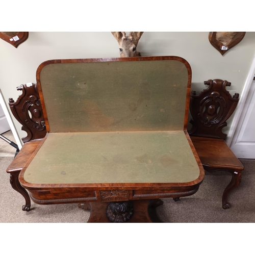 634 - A very good quality William IV burr yew wood games table with lion paw feet and highly decorative ce... 