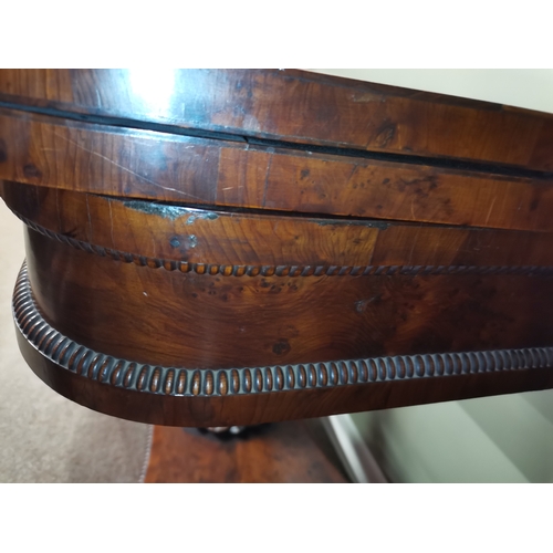 634 - A very good quality William IV burr yew wood games table with lion paw feet and highly decorative ce... 