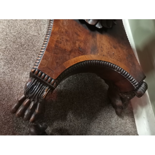 634 - A very good quality William IV burr yew wood games table with lion paw feet and highly decorative ce... 