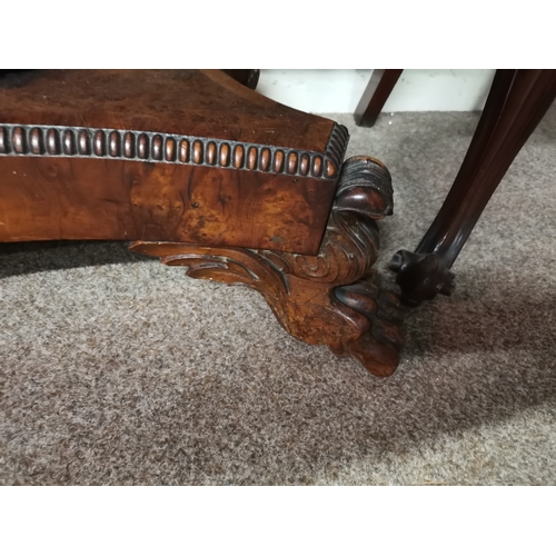 634 - A very good quality William IV burr yew wood games table with lion paw feet and highly decorative ce... 