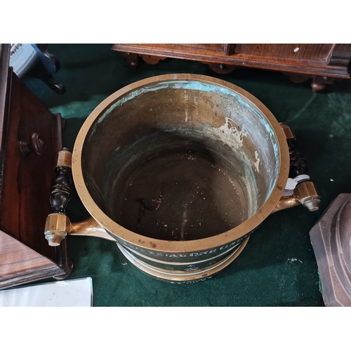 2 - An Edwardian brass imperial one gallon grain measure, early 20th Century, by De Grave & Co Ld, Londo... 