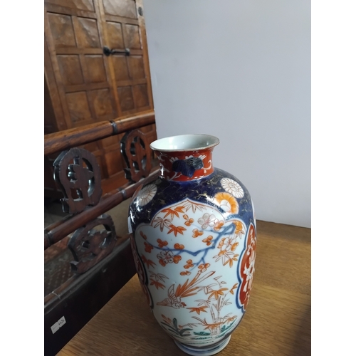 874a - A pair of Japanese Imari vases 20cm h and a Chinese famille rose 35cm charger