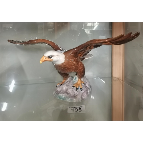 195 - A Beswick Bird figurines Bald Eagle no 1018 plus Vintage Beneagles Buzzard figurine Decanter