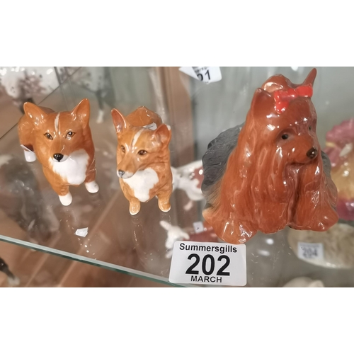 202 - Three Beswick Dogs Sitting Yorkshire Terroir model 1944 plus Two small Corgis