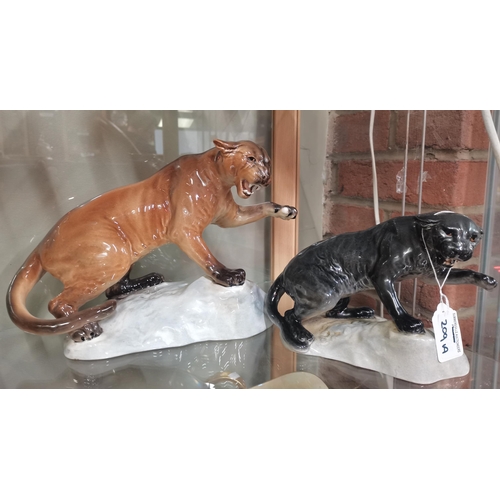 209a - Beswick Black Panther on rock model number 1823 plus Beswick Puma on rock model number 1702