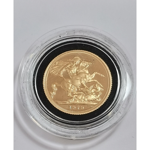 590 - An Elizabeth II sovereign, 1979, encapsulated, in Royal Mint soft case. 8.0g