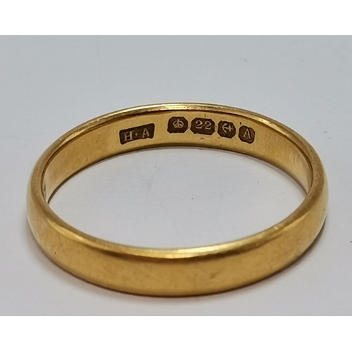 670 - A 22 carat gold wedding band, hallmarked Birmingham 1925. Ring size P, 3.9g