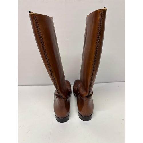 36 - Pair of Gucci Mid tan leather knee high boots size 43