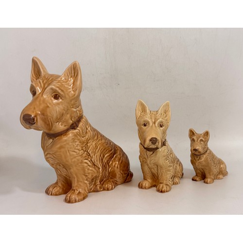  A set of 3 Slyvac Scottish Terrier dog figurines - number 1209 RN 778504 H28.5cm, number 1207 RN 778... 