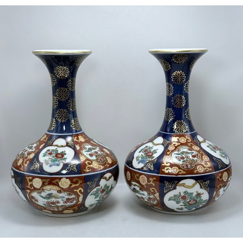  A Pair of Gold Imari flower vases H22.5cm