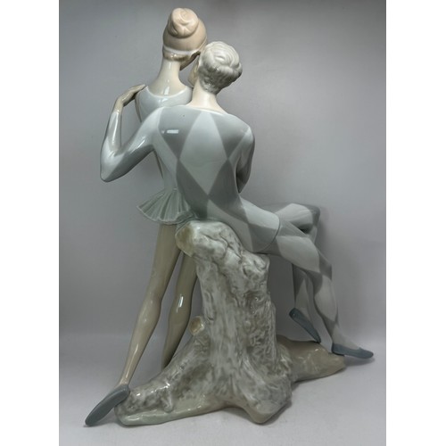 251 - Large Lladro Figurine of Ballet Dancers - 1017 Ballerina and Harlequin retired H36cm