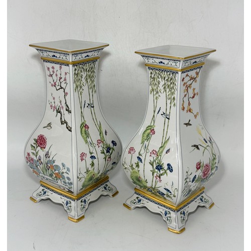  A Pair of Franklin Mint Footed Vases 'Flower Bird in December' from the Orient Collection H30cm