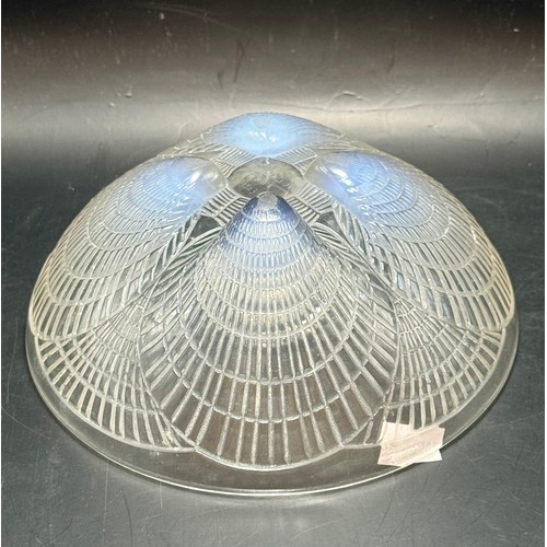 264 - A Rene Lalique Opalescent Coquillies Bowl hand engraved No3203 D16cm