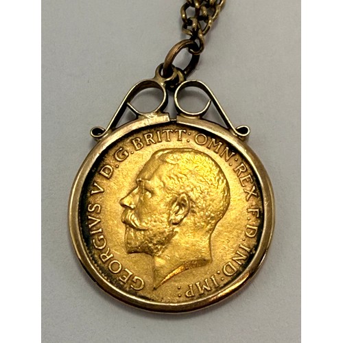  A George V half sovereign, 1915, loose-mounted to a 9 carat gold pendant mount hallmarked London 197... 