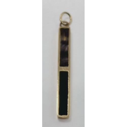 544 - A modernist 9 carat gold-mounted hardstone bar pendant, narrow rectangular, channel set with amethys... 