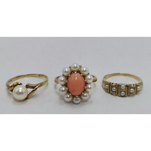  A 9 carat gold fancy pearl ring, the single pearl centred in an openwork twist mount, hallmarked Lon... 